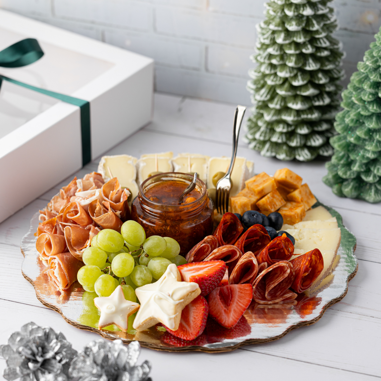 Caja con Quesos y Carnes Frías